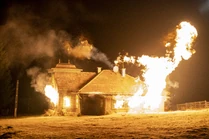 3x05-43 House explodes.jpg (2.25 MB)