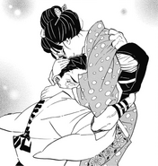 Hakuji hugging Koyuki