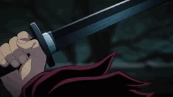 Tanjiro_using_Eighth_Form_Waterfall_Basin_against_Swamp_Demon.gif