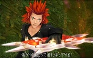 Axel apuntando con sus Chackrams