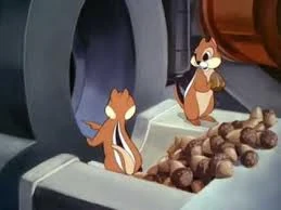 Chip y Chop en el corto "Private Pluto"