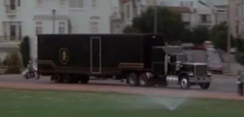 FLAGMobileUnit01.jpg (33 KB) F.L.A.G. Mobile Unit with Aerodynamic Sleeper Cab