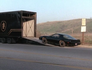 KI2Tenteringsemi.jpg (82 KB) K.I.T.T. driving into the Mobile Unit while stationary