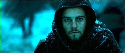 In tiefer Trauer und sprachlos kniet Balian dort, wo er das Grab seiner Frau vermutet.