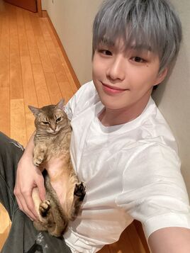 Cheon Hyungdon ELEMENT selca