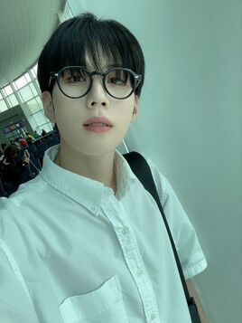 Kang Minyeong selca