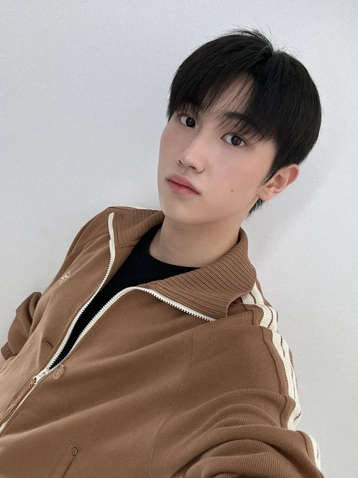 MUZE | K-Pop Fanon Fandom Wiki | Fandom