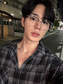Seo Hanbin ELEMENT selca