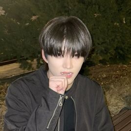 Song Minjin selca