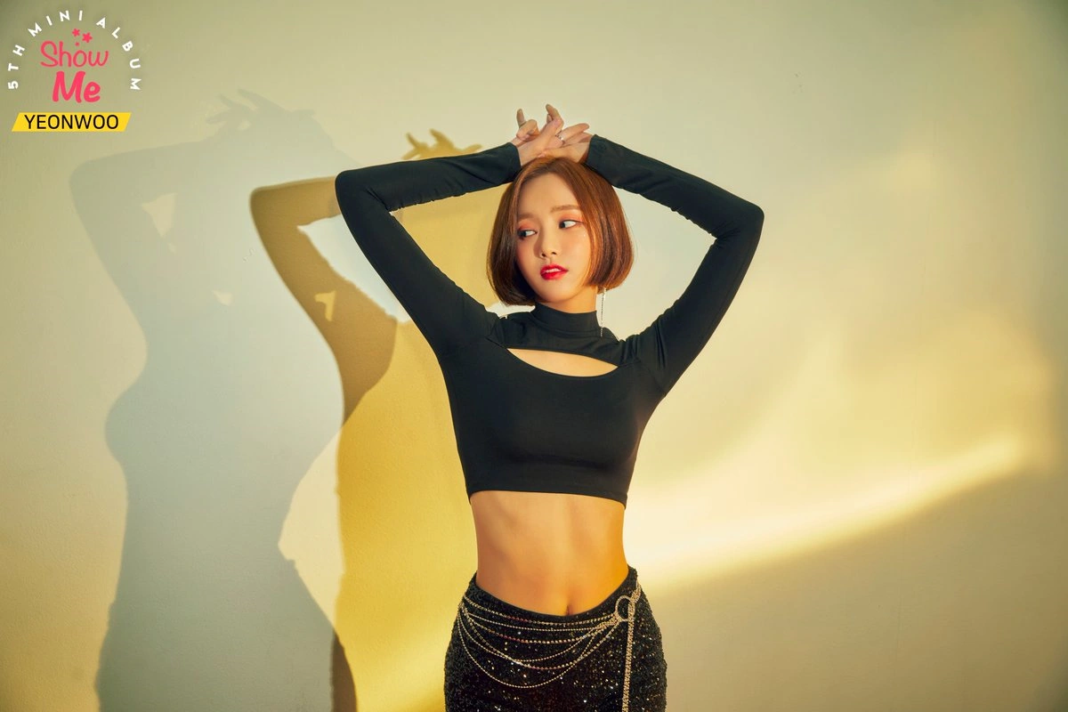 On so hot. Yeon woo momoland. группа momoland yeonwoo. yeonwoo из momoland. yeon woo momoland hot.