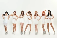 November 2013 profile photo (L-R: Ubyeol, Seyul, Hyobin, Lian, Hyejin, Alyssa, Hwajung)