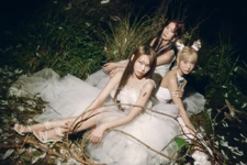 Easy (8) (Featherly Lotus вер.) (Ким Чэвон, Казуха & Хон Ынчэ)