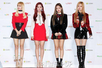 Blackpink di permaidani merah Anugerah Muzik Melon 2016