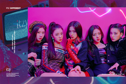 K-POP・アジア IT'z ITZY ITZY - IT'z ITZY (初回限定盤B) - Amazon.com Music