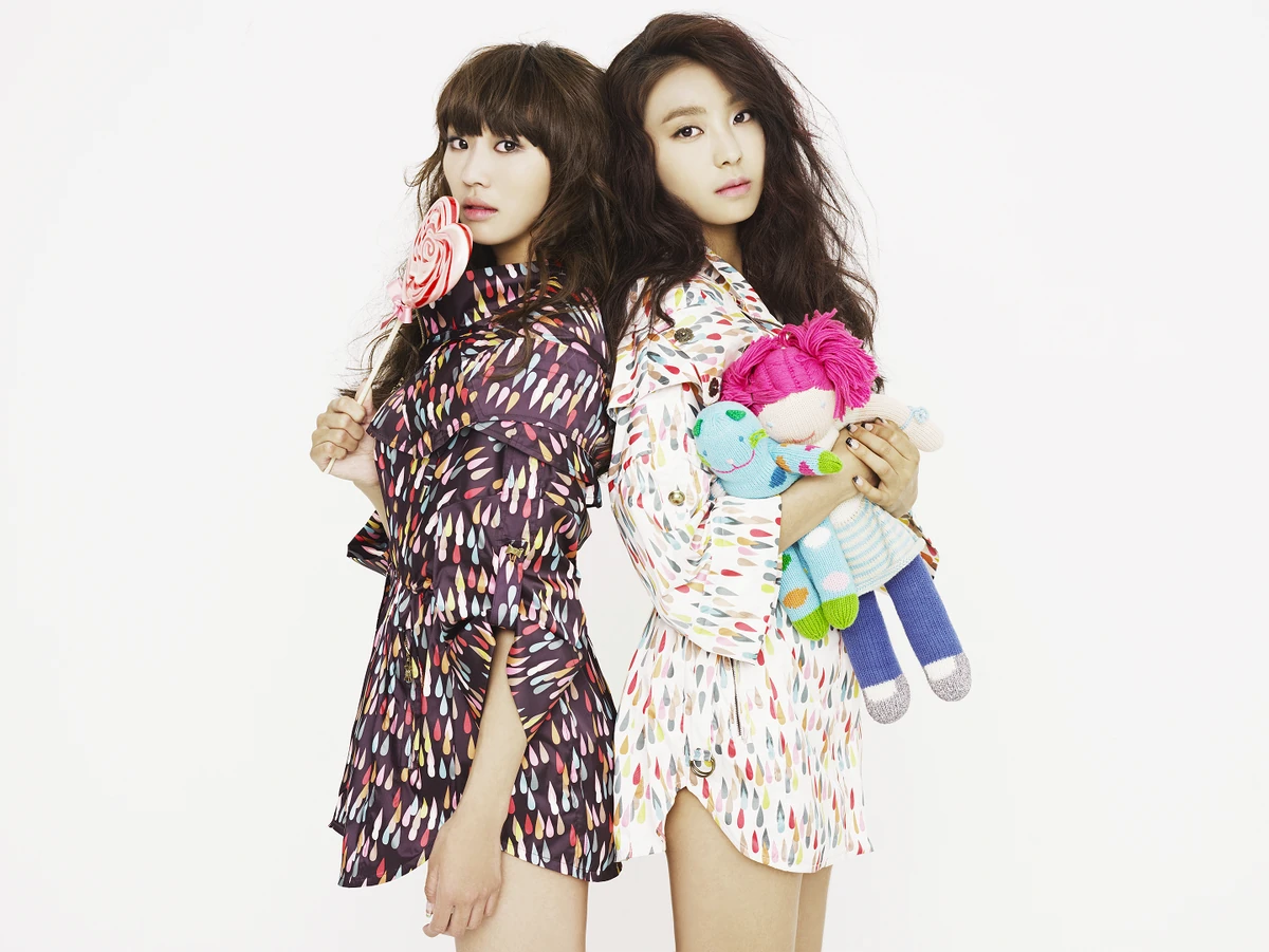 джолина диаз. Sister 19. 43-летняя джолин диаз и ее 19-летняя дочь мейлани паркс. тюркан три сестры. Sister 19.