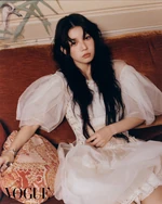 ILLIT Moka para Vogue Korea Digital en octubre 2024.png (1,68 MB) Vogue Korea (Octubre 2024)