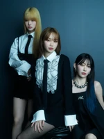 Vogue Japan (Декабрь 2023) (2) (Хон Ынчэ, Ким Чэвон и Сакура)