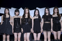 LE SSERAFIM at their debut showcase (May 02, 2022)