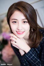 Huh Yun Jin Naver x Dispatch (October 2018) (4).png (756 KB) NAVER x Dispatch (October 2018) (4)