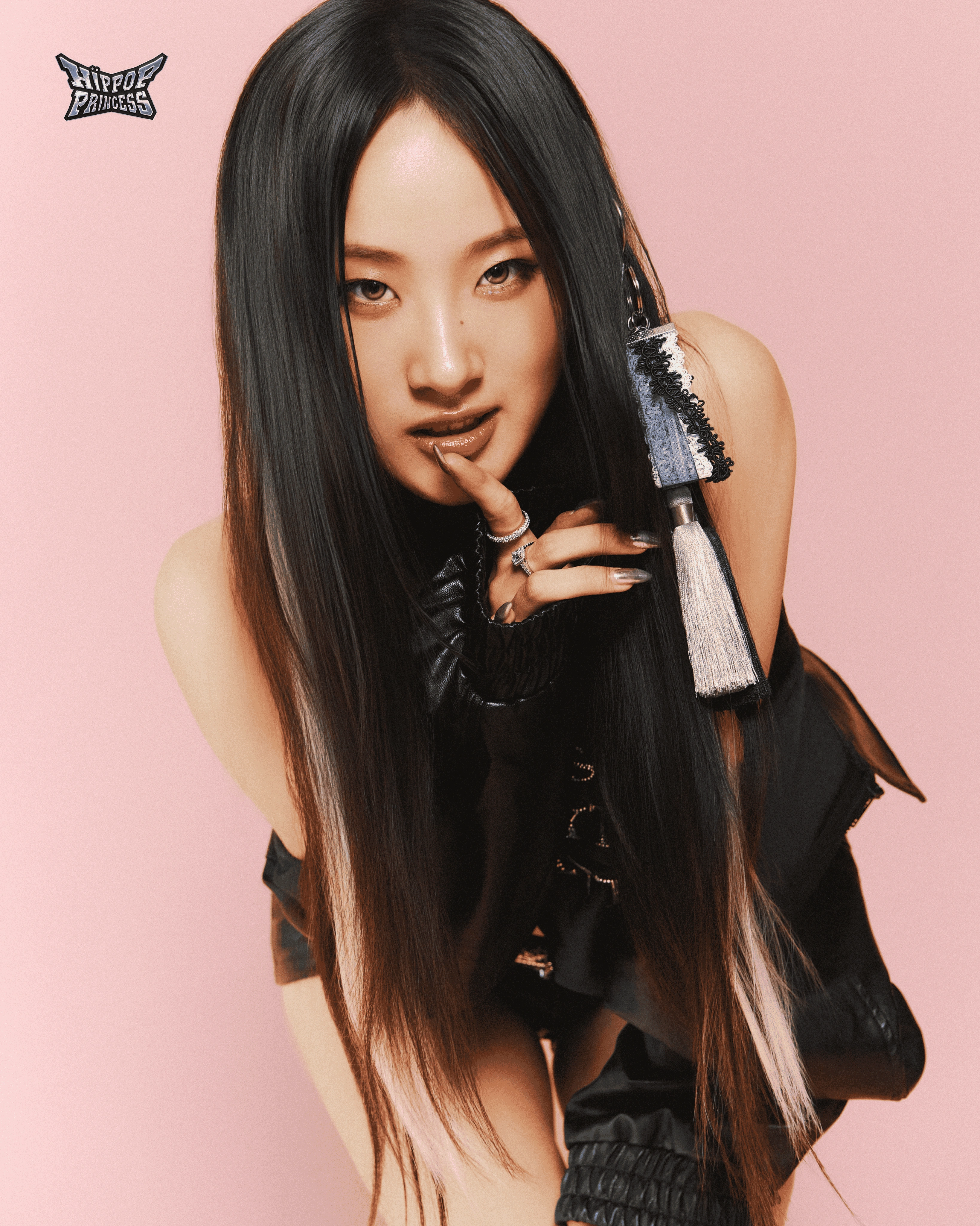 Yun_Seoyoung_Unpretty_Rapstar_Hip_Pop_Princess_Group_Cypher_MV_concept_photo_1.png