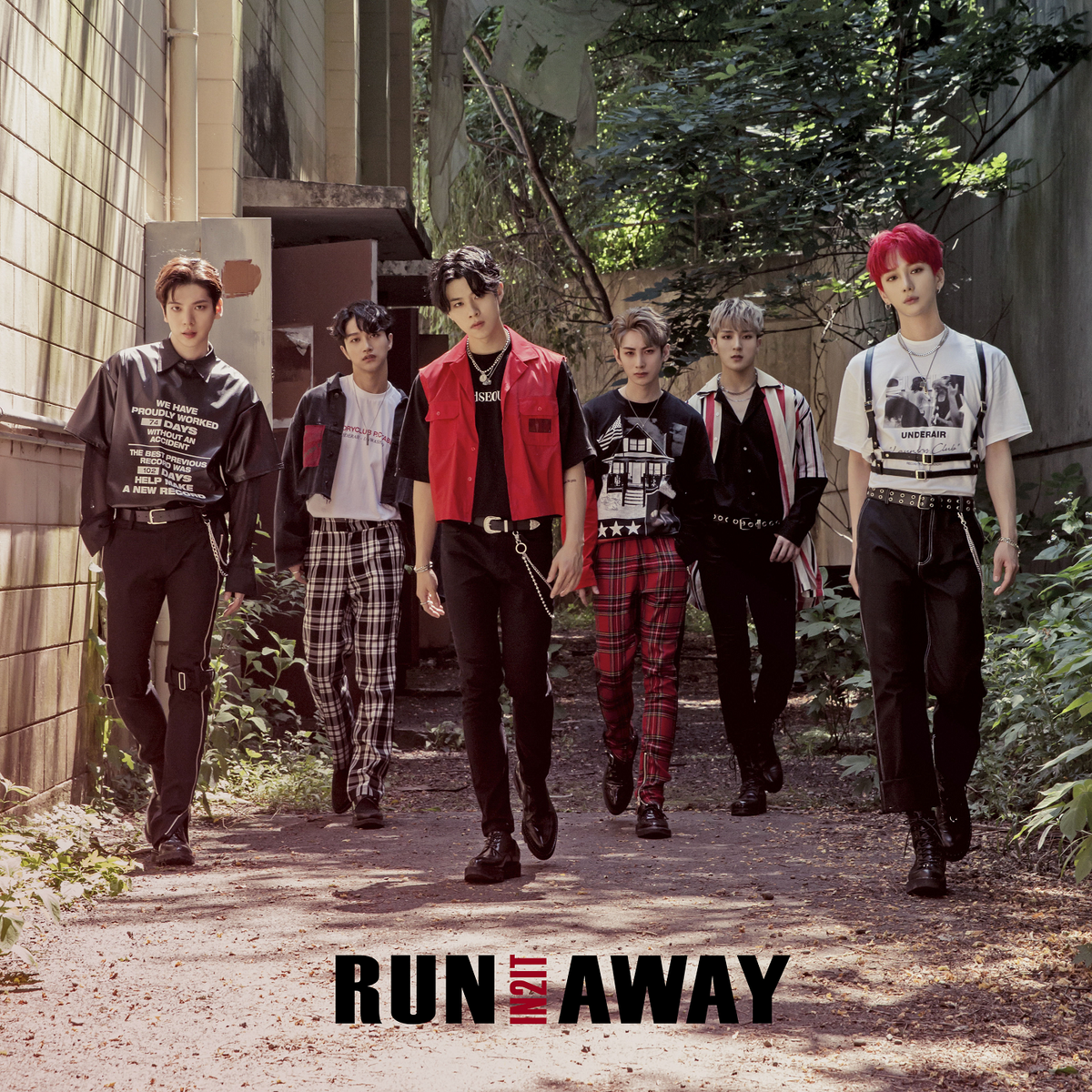 Runaway txt. Run away. In2it группа. The Runaways обложка. Runaway txt обложка.