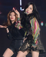 Pagperform ng "Whistle" sa 2016 Gaon Chart Awards (1)