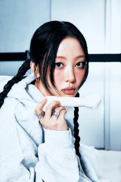 LOONA Yves イブ デビューアルバム maxresdefault.jpg