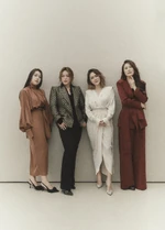 Big Mama Born group concept photo 2.png (4.72 MB) Born (2)