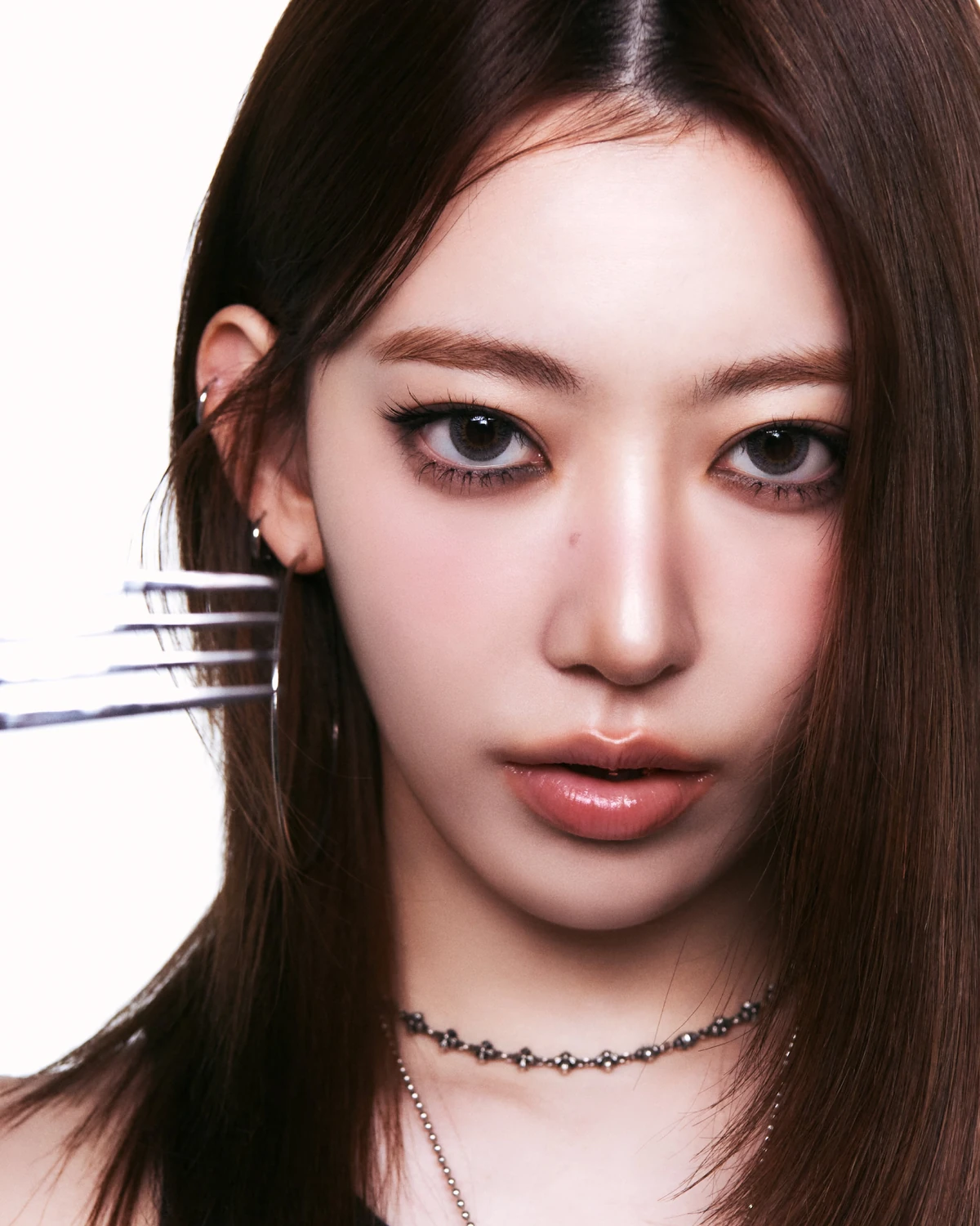 Le Sserafimさくら LE SSERAFIM 4th Mini Album 'CRAZY' CONCEPT PHOTO THUNDERING CEDAR