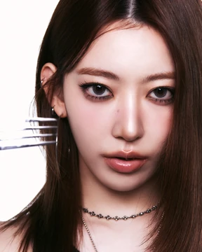 IZ*ONE LESSERAFIM 宮脇咲良 ALBUM HISTORY KIT Many Famous Korean