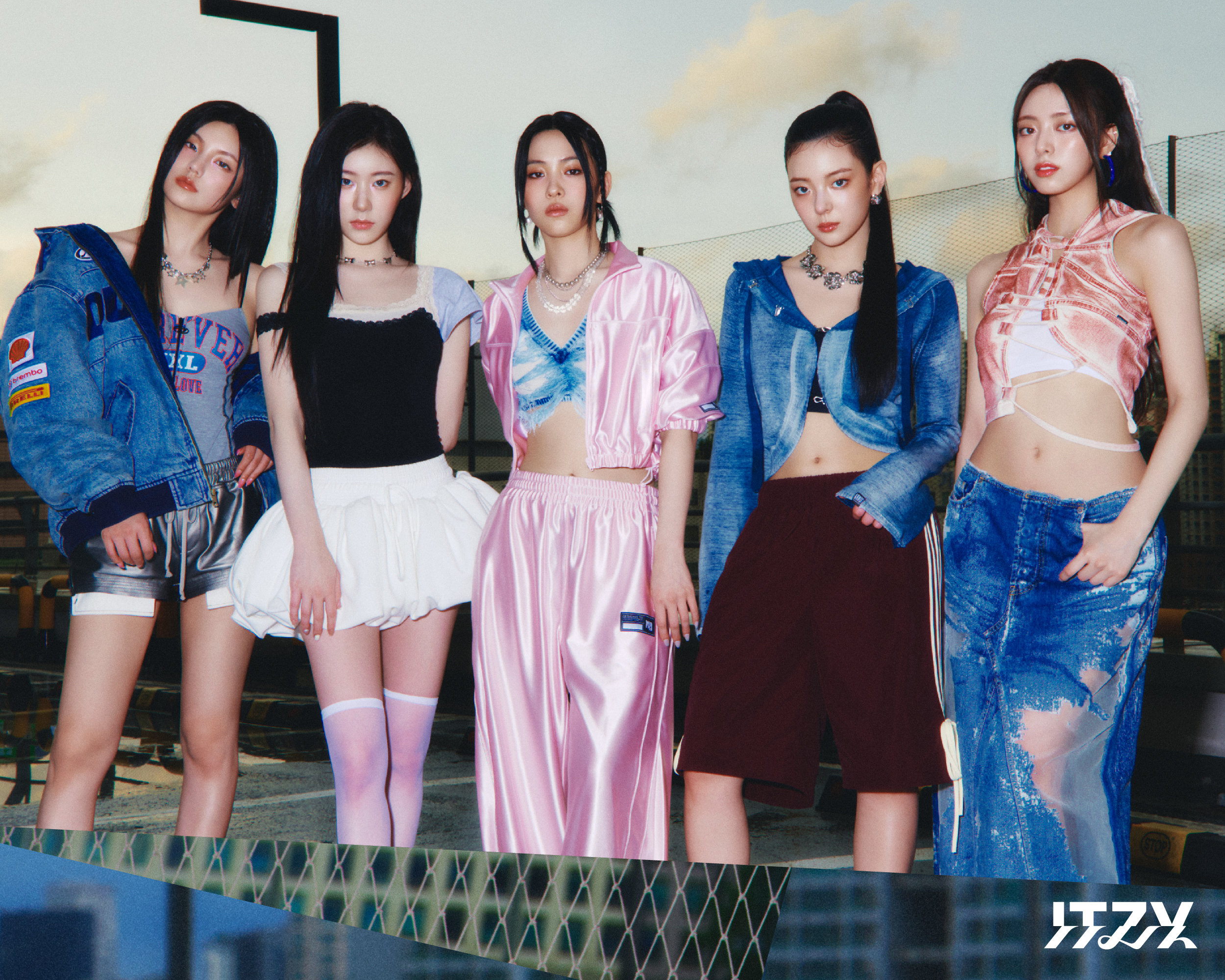 ITZY - Album [IT'z ICY] (Random Ver.) - interAsia