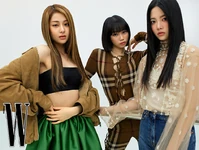 W Korea (Июнь 2022) (Ким Чэвон, Хо Юнджин и Хон Ынчэ) (2)