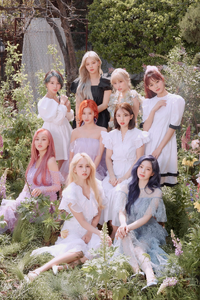 Foto konsep grup TWICE More & More