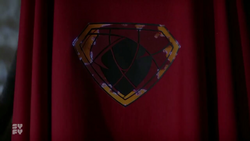 House of El sigil turns into Zod sigil