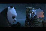 KFP-Tigress De pie bajo la lluvia - YouTube15.jpg
