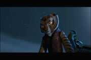 KFP-Tigress De pie bajo la lluvia - YouTube9.jpg