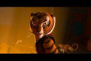 KFP-Tigress De pie bajo la lluvia - YouTube13.jpg