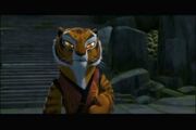 KFP-Tigress De pie bajo la lluvia - YouTube11.jpg