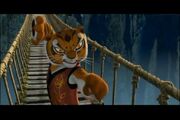 KFP-Tigress De pie bajo la lluvia - YouTube3.jpg