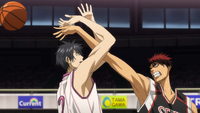 Kagami blocks Himuro's shot