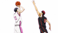 Kagami goes to block Himuro