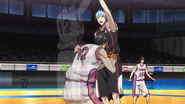 Kuroko is fooled by Himuro's fakes