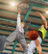 Kagami cannot stop Kise's dunk