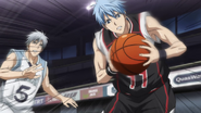 Kuroko receives the ball from Kiyoshi