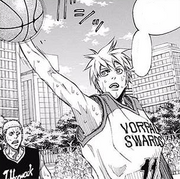 Aomine passes to Kuroko-0
