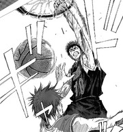 Kagami dunks on Akashi