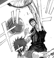 Kagami dunks on Akashi