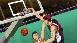 Kagami's dunk above Shūtoku's centers, Ōtsubo