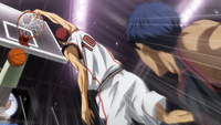 Kagami passes Aomine and scores