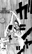 Kagami dunk après avoir passer Kimura et Ōtsubo